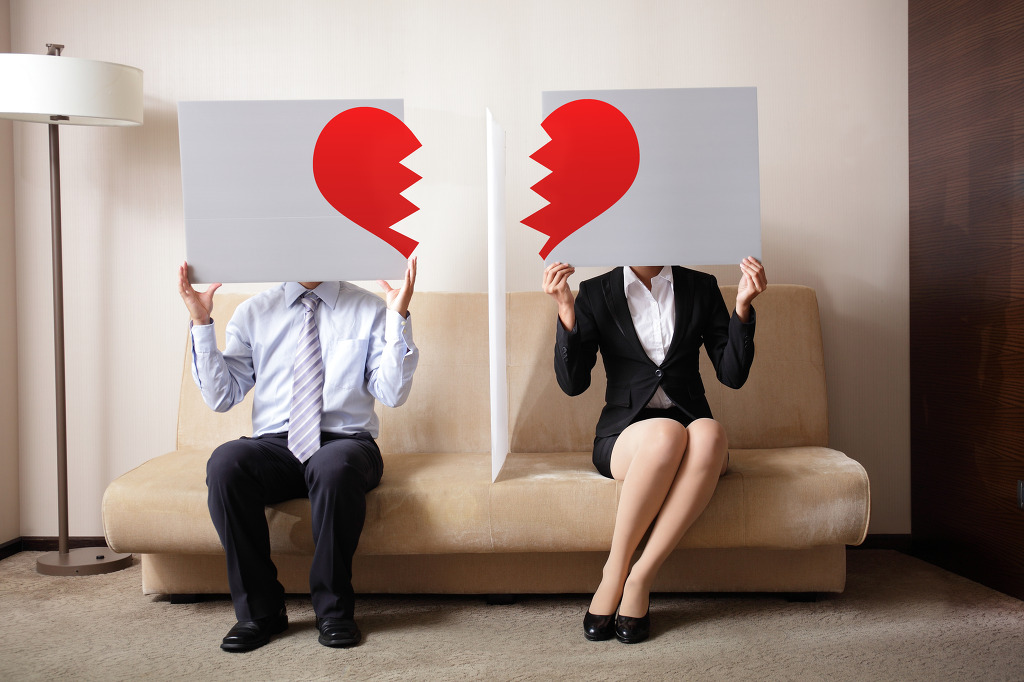 On September 15, the nation’s highest court upheld a lower courts’ decision against an unfaithful spouse who filed the lawsuit, by a majority decision. Among the 15 justices, seven did not allow the breakdown principle in which unfaithful spouses can file a lawsuit asking for divorce. (image: Kobiz Media / Korea Bizwire)