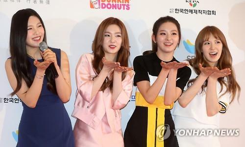 Red Velvet, a girl group likely to succeed S.M. Entertainment's Girls' Generation, poses at the 2015 Dream Concert at Seoul World Cup Stadium on May 23, 2015. (Image: Yonhap)