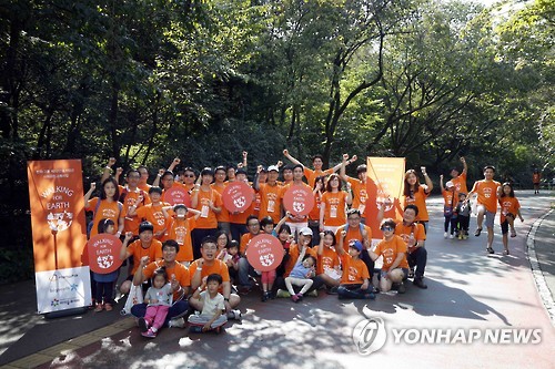 Hanwha Walking for Earth: Walking to Help Those in Need