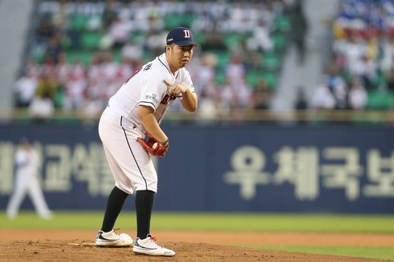 Left-hander Named Best S. Korean Pitcher of 2015
