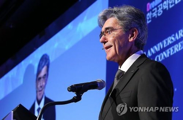 Siemens CEO Joe Kaeser speaks at an event held in Seoul on Oct. 14, 2015. (image: Yonhap)