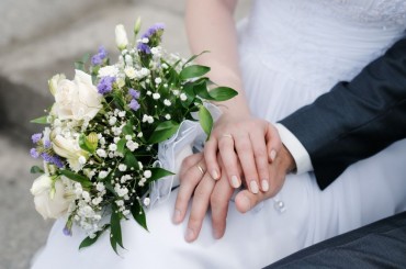 More Couples Seek Small, Practical Wedding Ceremonies