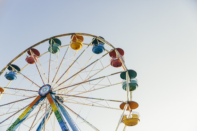 As Koreans have started to see holidays as simply a 'day off', sales at amusement parks and businesses related to traveling have greatly increased. (Image : Unsplash / Pixabay)