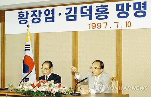 Kim Duk-hong came to South Korea with Hwang Jang-yop, a former senior North Korean official who taught the country's "juche" philosophy of self-reliance to Kim Jong-il.