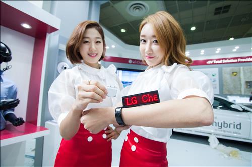 LG Chem said the band-type and hexagonal batteries will likely double the battery capacity for smartwatches. (Image : Yonhap)