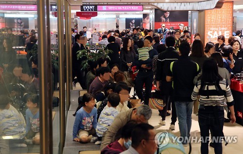 Considering that the period after the Chuseok (Korean Thanksgiving) holidays is usually considered as an off-season, the Black Friday promotion seems to have contributed to stimulating the domestic market. (Image : Yonhap)