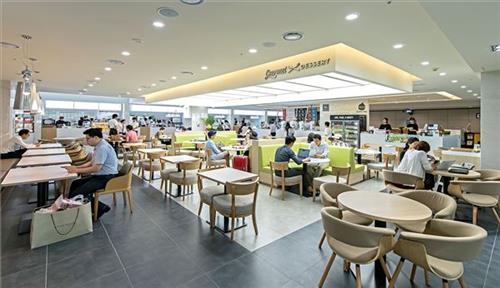 Diners and food joints at expressway service areas, bus terminals and airports are slowly upping the quality of their offerings. (Image : Yonhap)
