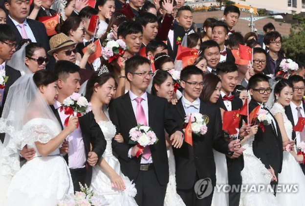 78 Chinese Couples Wed at Busan’s Haeundae Beach