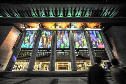 Five roll screens were installed on the six main pillars of the Sejong Art Center, and videos are currently being projected on the screens. (Image : Yonhap)
