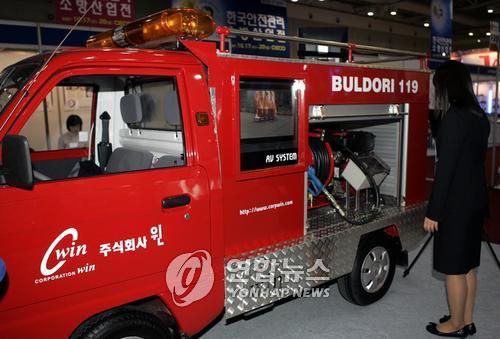 The head office of the Chungnam fire department announced that they will be disposing 28 multi-purpose fire trucks all over the region to arrive at the site and put out the fire quickly. (Image : Yonhap)