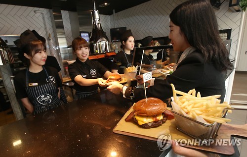 The burger was recently launched at stores in Cheongdam, Yangjae and Samseong station. (Image : Yonhap)