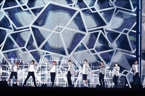 Boy band EXO has sold the most debut singles as a South Korean act to enter Japan ever. (Image : SM entertainment)