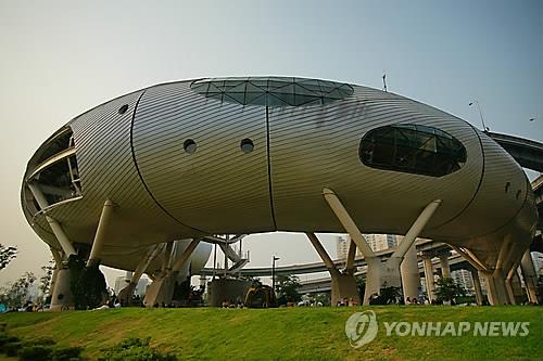 The ‘Jabeolre’, a culture complex at the Seoul Hangang Park’s Ttukseom Area, has firmly established itself as a popular site since its opening in 2011. (Image : Yonhap)