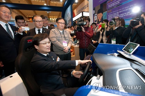 One item that attracted a lot of attention was an unmanned vehicle presented by the Electronics and Telecommunications Research Institute (ETRI).  (Image : Yonhap)