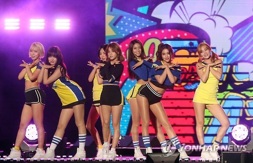Professor Kang adds that the mass media and idol groups are casting a great influence on the way children and teenagers perceive the human body. (Image : Yonhap)