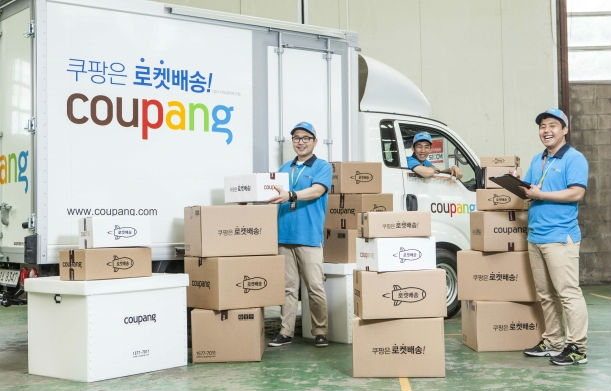 E-commerce giant Coupang has announced that it will be investing 1.5 trillion won by 2017 to hire 40,000 delivery people called 'Coupang Men', and increase its number of logistics centers from 14 to 21. (Image : Coupang)