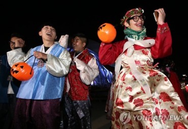 Seoul Hosts Hanbok Party to Celebrate Halloween