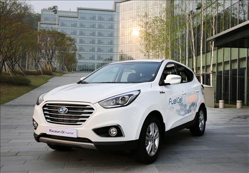 South Korea will fuel demand for hydrogen cell cars by making them more affordable and building up necessary infrastructure, the government said Tuesday. (Image : Yonhap)