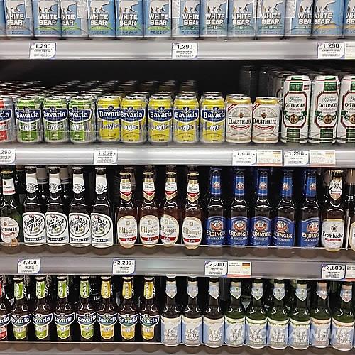 Industry watchers add that government plans to restrict discounts on imported beer also played a role in boosting the sales of foreign beer. (Image : Yonhap)