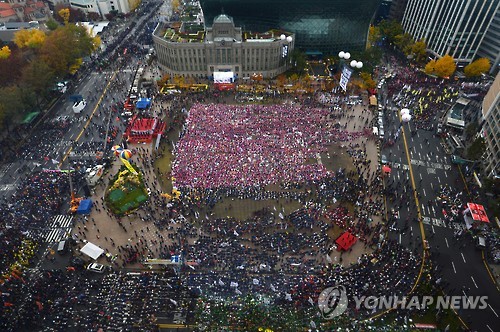 An association of 118 civic groups will hold a street demonstration in central Seoul this weekend, police said Friday, following a court ruling that overturned the police ban on the rally. (Image : Yonhap)