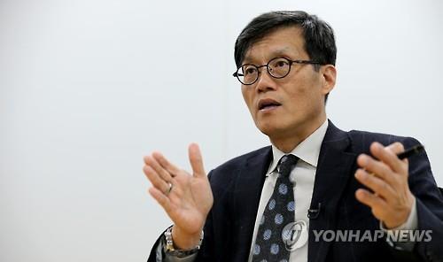 Rhee Chang-yong, director of the Asia and Pacific Departmant at the International Monetary Fund, speaks in an interview with Yonhap News Agency in Seoul on Dec. 27, 2015. (Image : Yonhap)
