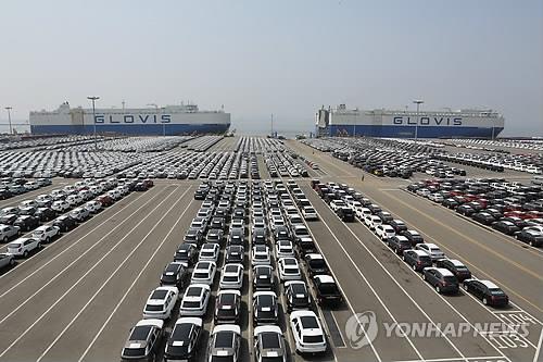 Cars waiting to be shipped abroad at Pyeongtaek-Dangjin port. (Image : Yonhap)