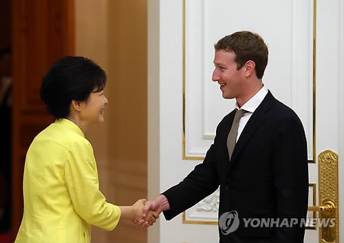 President Park Geun-hye expressed hopes on Thursday that more people will donate, citing her email conversation with Facebook CEO Mark Zuckerberg. (Image : Yonhap)