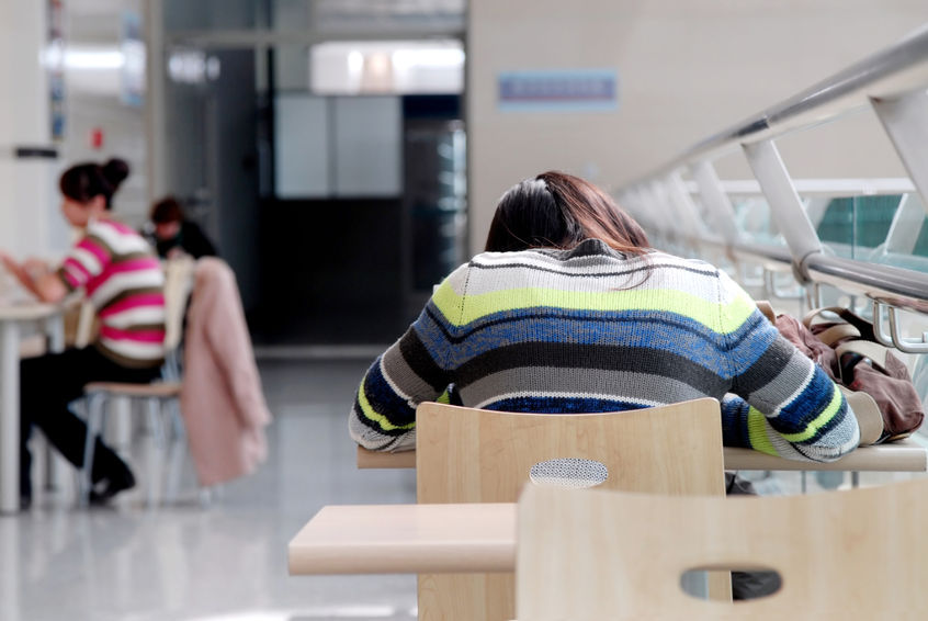 A new generation called the ‘NG’ generation in growing in prominence. ‘NG’ is short for ‘No Graduation’, and refers to college students who postpone their graduation to prepare for employment. Last year the number of students who postponed their graduation exceeded 20,000. (Image : Kobizmedia / Korea Bizwire)