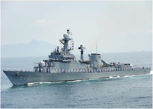 The Ulsan-class frigate ROKS Seoul (FF-952) was decommissioned by the Navy on Dec. 31, 2015 (Image : the Navy)