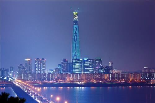 Lotte Tower Greets the New Year with Special Lights
