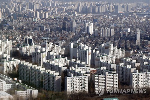 According to Money Today, a Korean newspaper, the Korea Association of Realtors is resisting the entrance of lawyers into the real estate business. Consumers are also interested in the matter in hopes of lowered commissions. (Image : Yonhap)