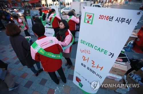 Convenience Stores Wage 1,000 Won Coffee War in S. Korea
