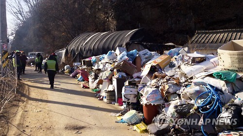 A Garage for Garbage? : 20 Tons of Garbage Removed from Hoarder’s Home