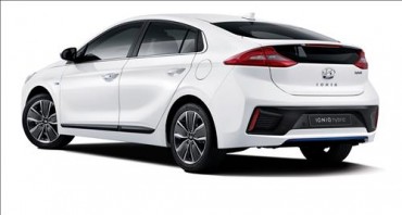 Hyundai Motor Unveils Ioniq Hybrid Aiming at Market Leader Prius