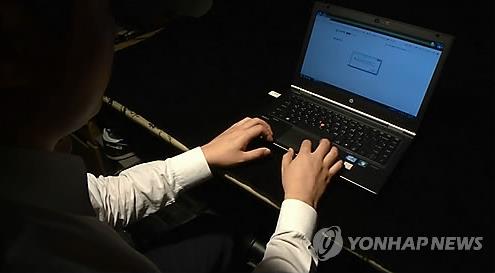 The number of stars who had to tolerate cyber attacks or stop at just ‘scaring’ those committing the offenses is now changing. (Image : Yonhap)
