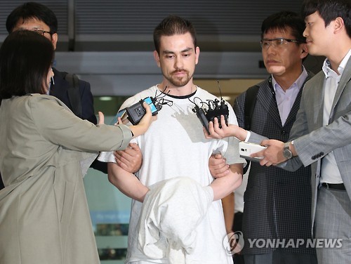 A U.S. citizen accused of murdering a South Korean college student in 1997 received a 20-year jail term Friday, the severest penalty possible for the defendant who was then an adolescent. (Image : Yonhap)