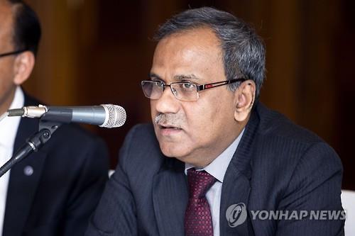 B. Sriram, the vice chairman of the State Bank of India, speaks during a press conference in Seoul on Jan. 13, 2016. (Image : Yonhap)