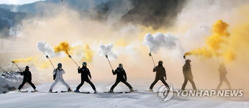Skiers come down the slope at Jeongseon Alpine Centre in Jeongseon, Gangwon Province, during the opening ceremony of the venue on Jan. 22, 2016. (Image : Yonhap)
