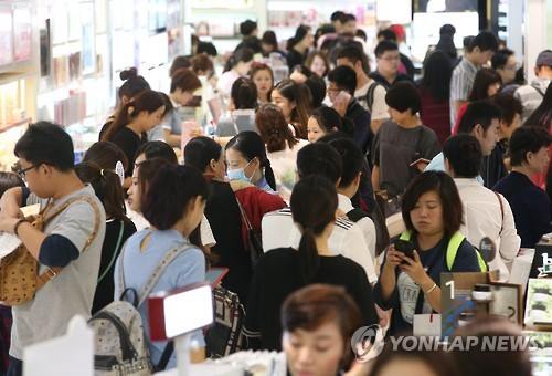 Fake Domestic Products Push Chinese Consumers to Shop Overseas