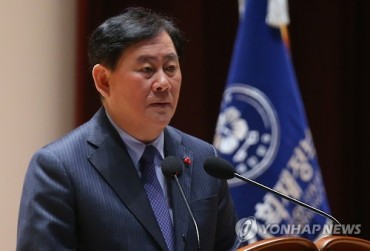 Finance Minister Calls for Sweeping Structural Reform