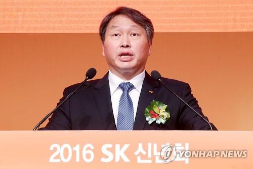 SK Group's head Chey Tae-won speaks at a ceremony in Seoul in this file photo taken on Jan. 4, 2016 (Image : Yonhap)