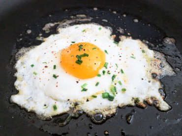 Restaurant Patrons File Suit Over a Fried Egg