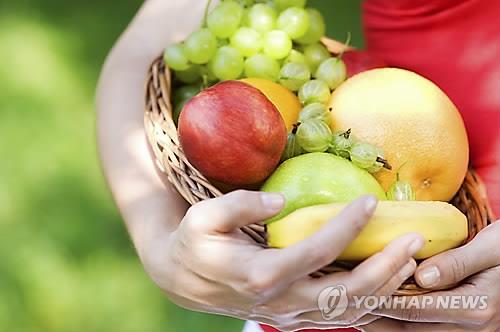 The results of a couple of recent Korean studies have shown that sugar intake derived from fruit and milk during adolescence doesn't influence obesity. (Image : Yonhap)