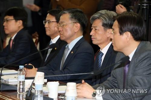 South Korea said Thursday that it will come up with a set of measures to support its firms operating at a joint factory park in North Korea to help minimize any fallout from the shutdown. (Image : Yonhap)
