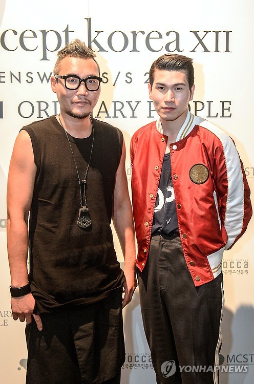 Korean designers Kang Dong-jun of DBYD(left) and Jang Hyung-chul of the menswear brand Ordinary People(right). (Image : Yonhap)