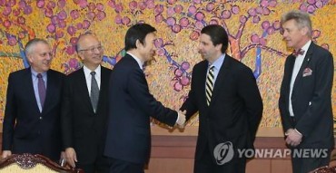 FM Yun Talks About N. Korea with Foreign Envoys