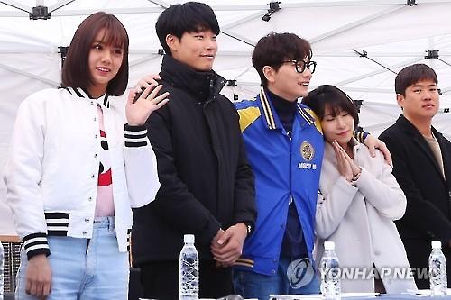 Casts for "Reply 1988" meet with fans in Seoul on Feb 15, 2016 (Image : Yonhap)