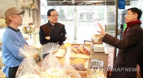 The Korean Bakery Association announced that it will hold a discount promotional event with large franchises from April 4 to 10. (Image : Yonhap)