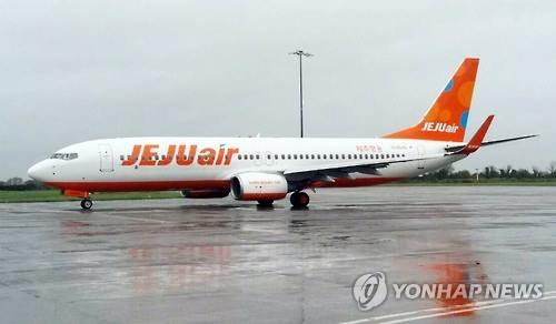 Jeju Air Co., South Korea's top budget carrier, said Tuesday that its net profit surged 47.3 percent on-year in 2015 as falling oil prices helped drive down costs. (Image : Yonhap)