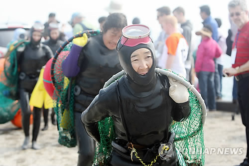 First ‘Haenyeo’ Academy Hands Down Tradition of Female Divers